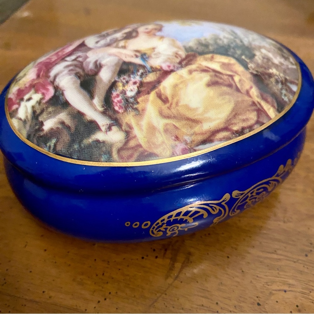 Porcelain Antique Limoges Trinket Box Oval cobalt, courting couple - Picture 2 of 6